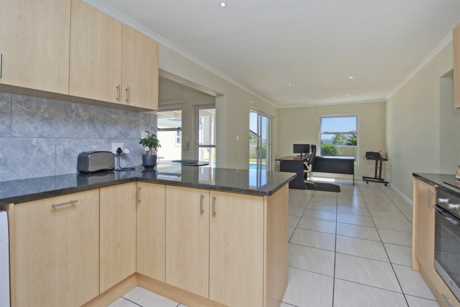 To Let 3 Bedroom Property for Rent in Bluewater Estate Western Cape